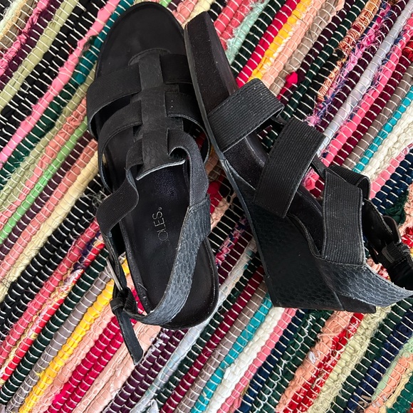 Sandals size 6 used two x - Picture 1 of 3